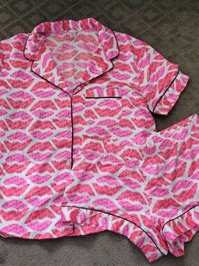 Victoria's Secret Pink & Coral Lip-Print Short Pajama Set